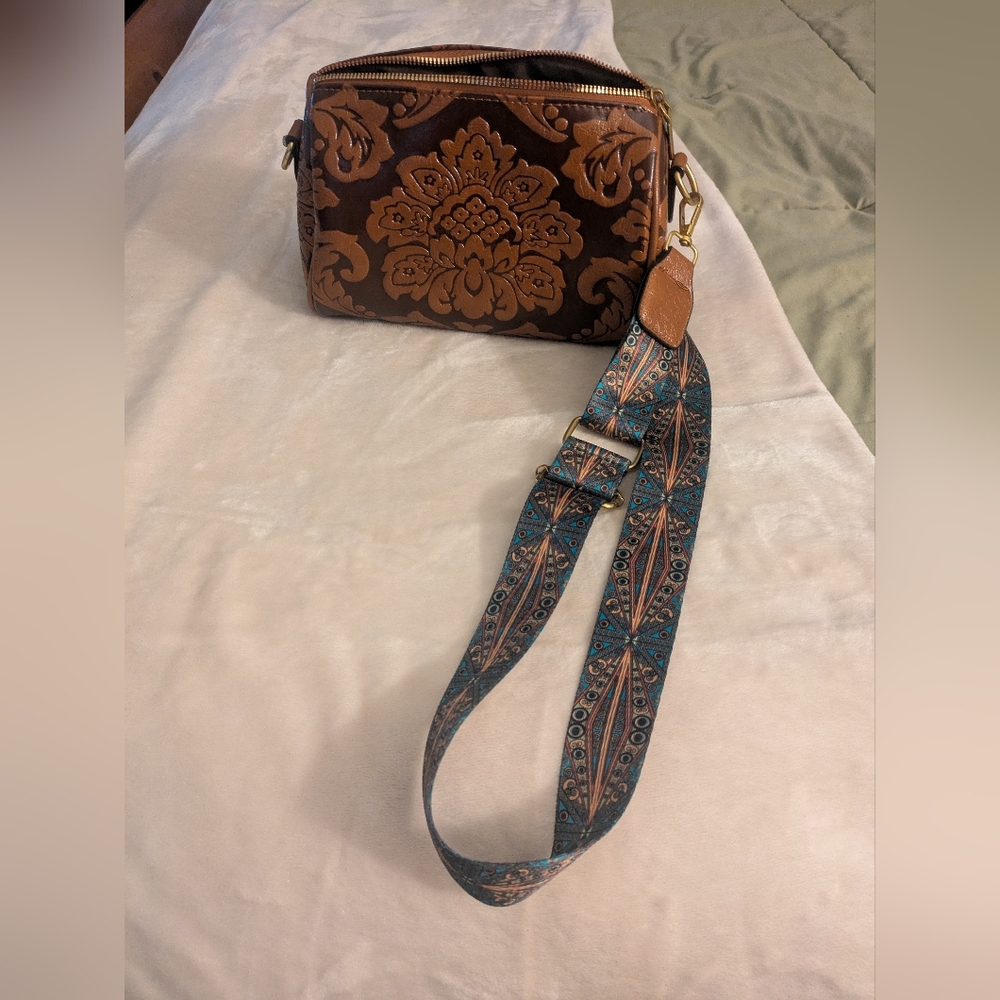Crossbody handbag
